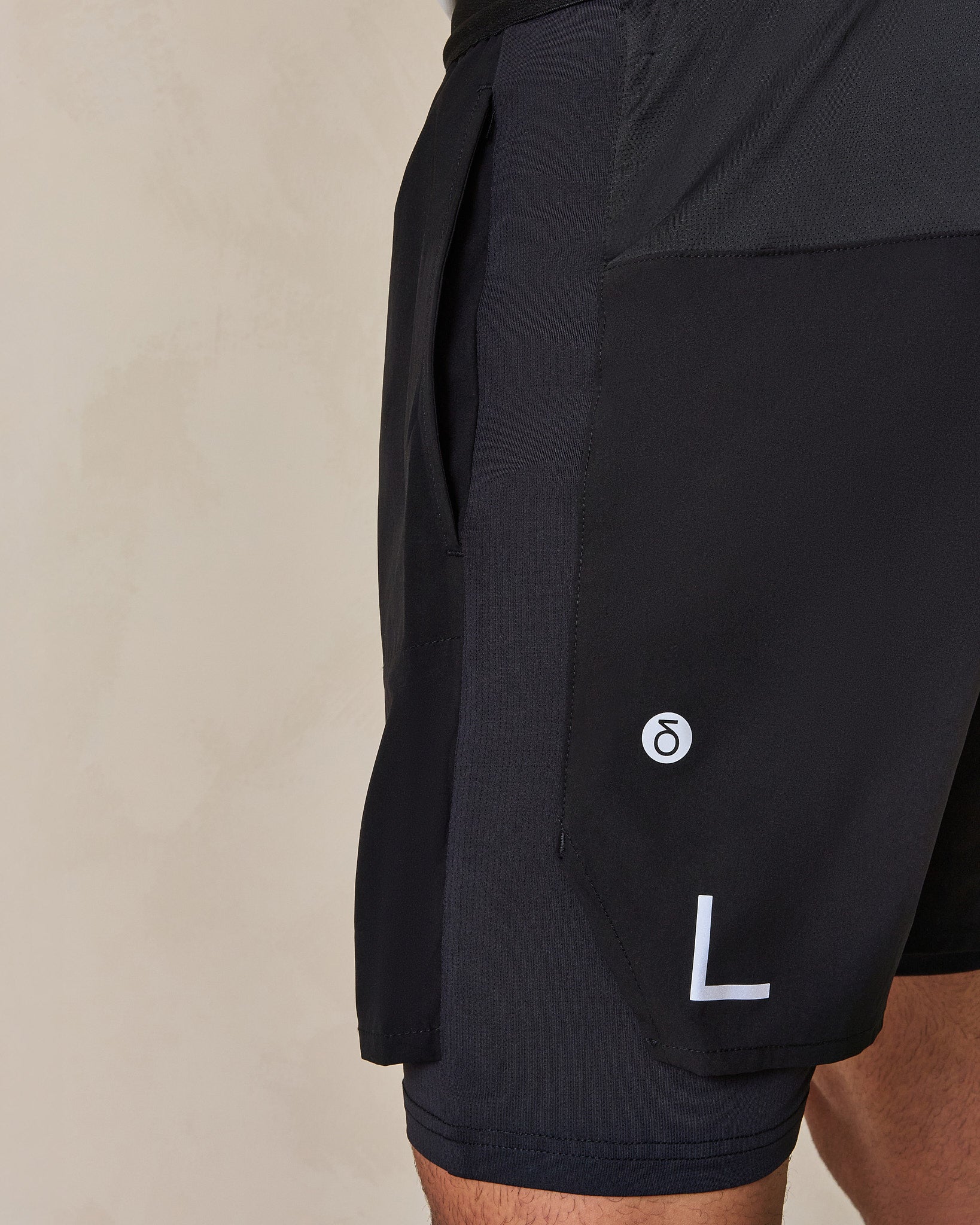 Depth Short Limited Zwart