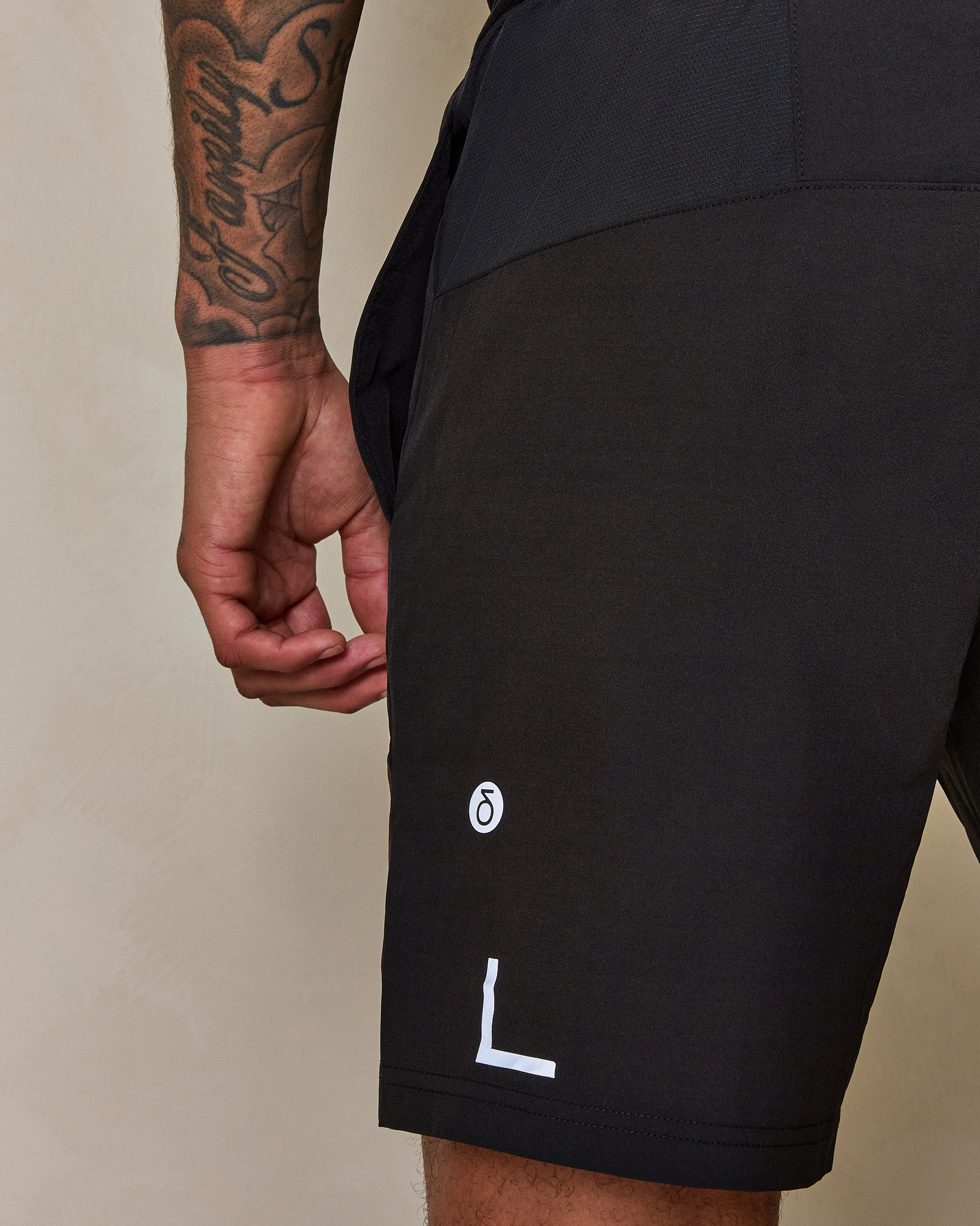 Depth Short Zwart
